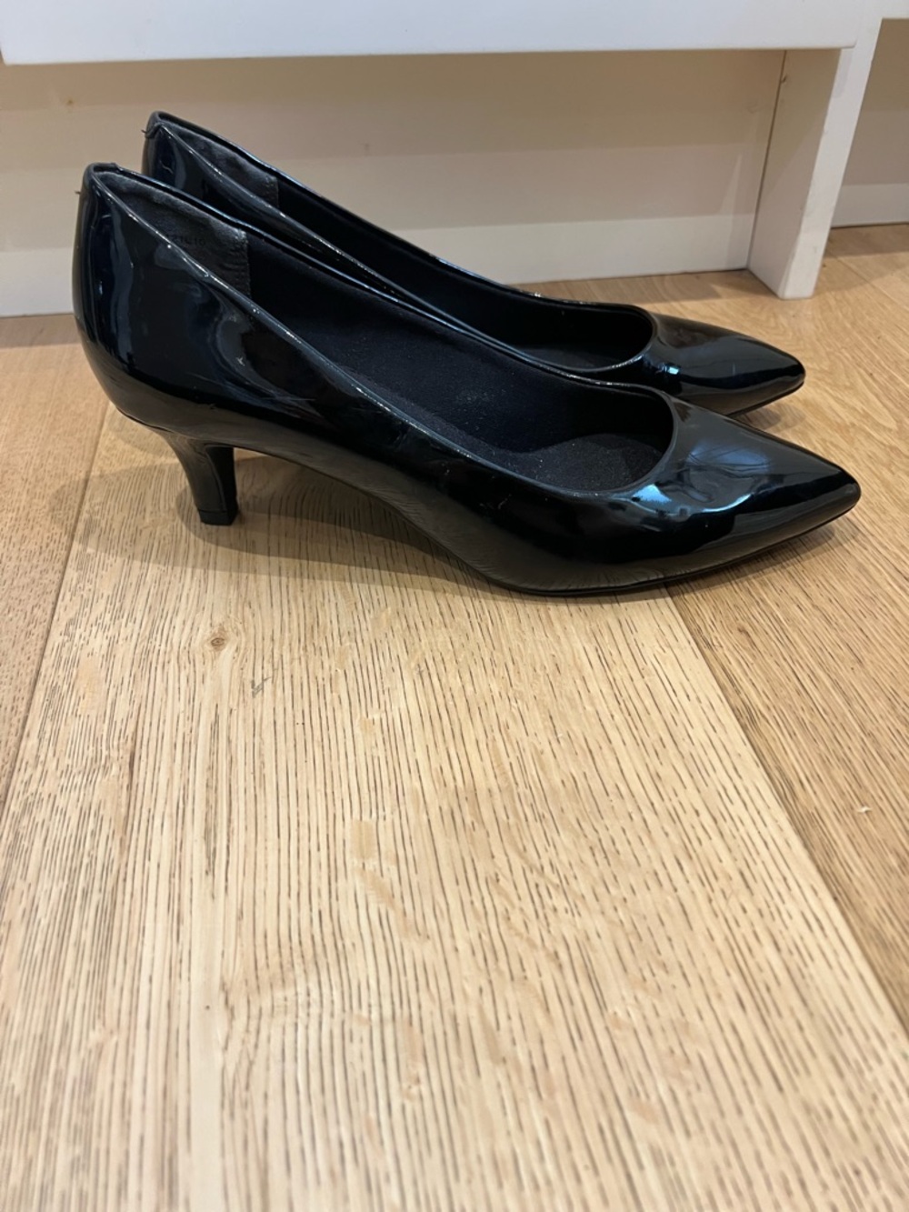 Rui’s 37 Classic Black Patent Pointed-Toe Kitten Heels - Women